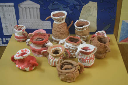 Učenci so naredili tudi prekrasne grške vaze.